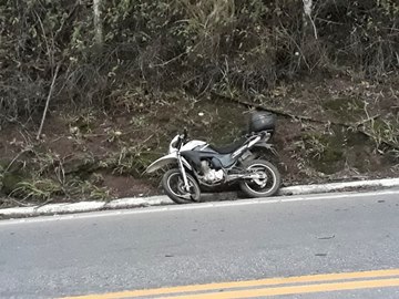 Motociclista perde o controle e sofre acidente na BR 262