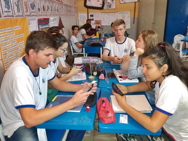 Tecnologia auxilia aulas de fisica em escola de Laranja da Terra 03