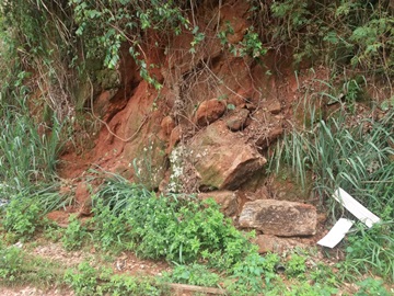 Barranco cai sobre a linha férrea da antiga Leopoldina em Marechal Floriano 3