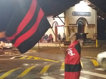 Centenas de torcedores de Marechal Floriano comemoram novo título do Mengão no Campeonato Brasileiro