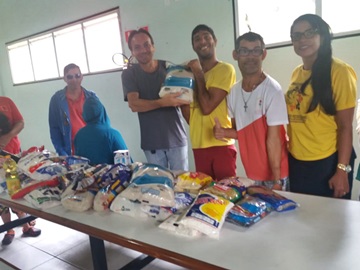 Entidade de motociclistas de Marechal Floriano faz doação de alimentos arrecadados
