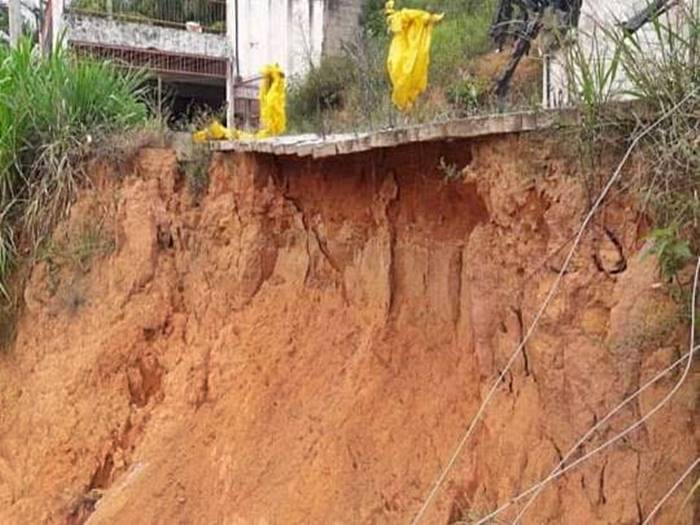 Local de passagem de pedestres com perigo em Marechal Floriano