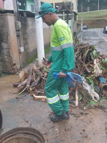 Recuperada rua com cratera aberta pelo lixo e chuvas em Marechal Floriano