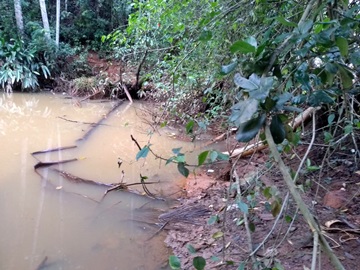 Tubulação ajuda controlar a vazão de represa que era tida como ameaça em Marechal Floriano