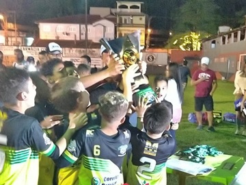Atletas infantis de Marechal Floriano campeões da Copa Carlos Germano Schwambach