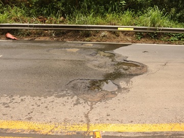 Crateras entre os quil&ocirc;metros 33 e 34 na BR 262 causam acidentes 3