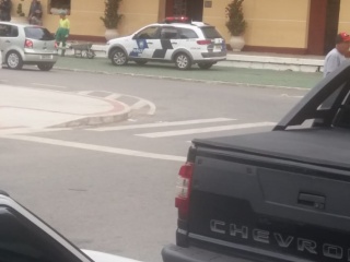 Grande movimento de veículos gera multas por estacionamento proibido em Marechal Floriano
