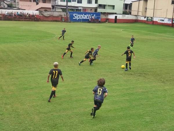 Manha deste domingo 08 com competicao de futebol infantil homenageando Carlos Germano 03