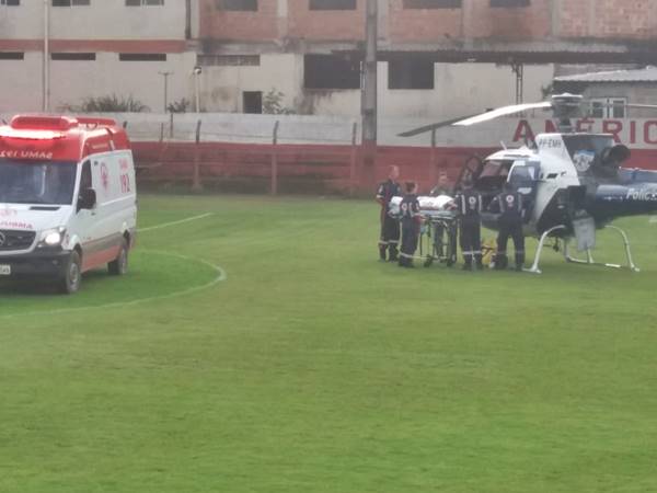 Menino sofre queda de bicicleta e o socorro feito por medicos em helicoptero 02