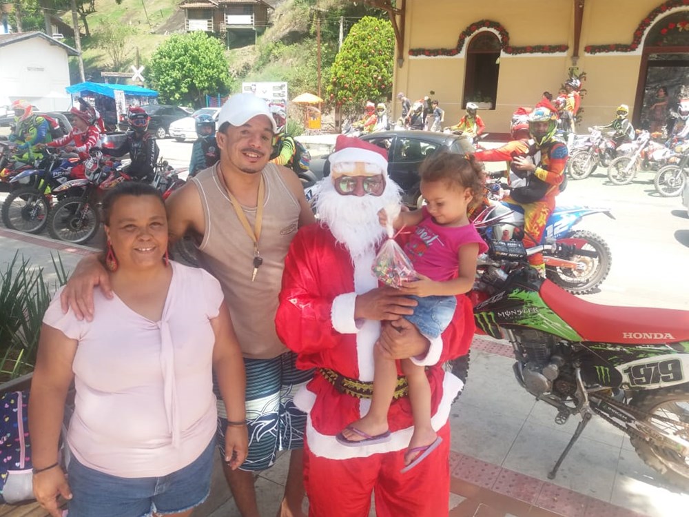 Papai Noel motociclista surge a quatro dias do Natal em Marechal Floriano 2