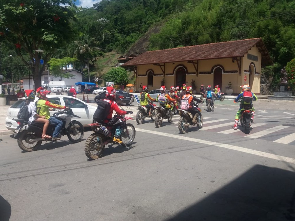 Papai Noel motociclista surge a quatro dias do Natal em Marechal Floriano 3