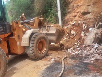 Remo&ccedil;&atilde;o de mais barrancos com pedras em Marechal Floriano