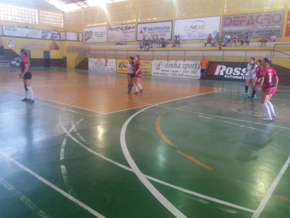 Time feminino de futsal de Marechal Floriano perde na abertura de competição para o Domingos Martins 2