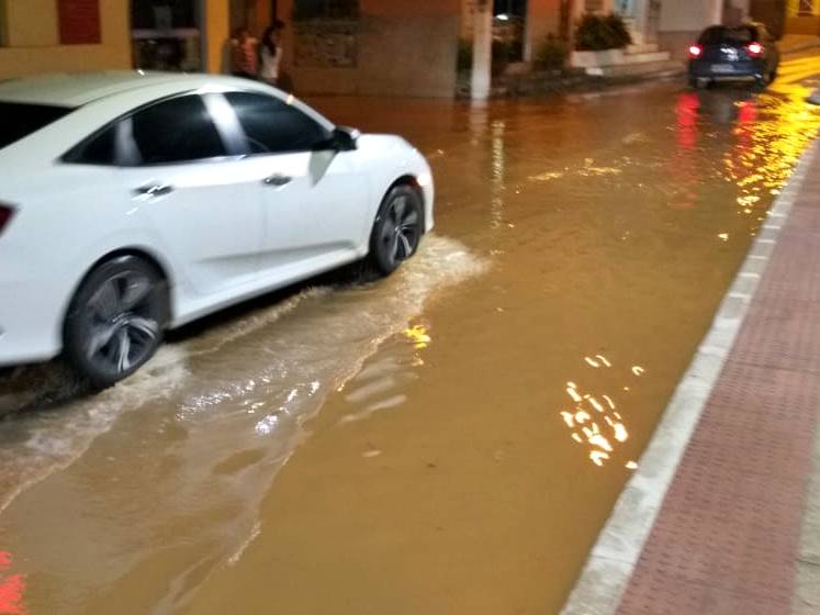 Alta repentina do nivel do Braco Sul do Rio Jucu assusta moradores em Marechal Floriano
