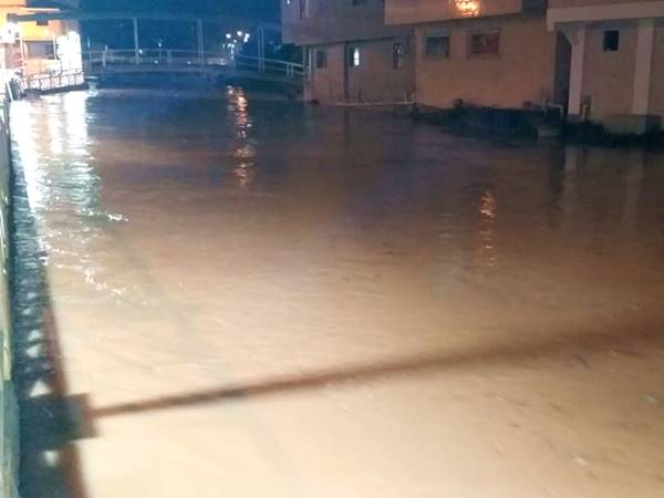 Alta repentina do nivel do Braco Sul do Rio Jucu assusta moradores em Marechal Floriano 03