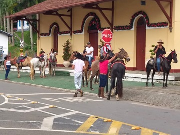 Cavaleiros trazem alegria para popula&ccedil;&atilde;o de Marechal Floriano ap&oacute;s Natal e Ano Novo