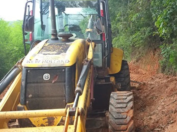 Equipe de ferrovi&aacute;rios encontra dificuldades para limpar a linha f&eacute;rrea em Marechal Floriano