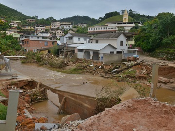 Governador acompanha trabalho de reconstrução das cidades afetadas pelas chuvas 2