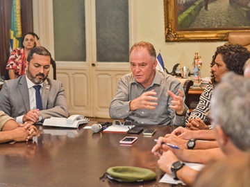 Governador anuncia medidas para reestruturação dos municípios afetados pelas chuvas no sul do Estado