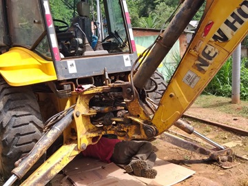 Retirada das pedras na linha férrea são iniciadas na manhã desta quarta feira 22