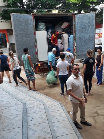 Volunt&aacute;rios se unem para ajudar v&iacute;timas da enchente nos munic&iacute;pios atingidos pela chuva