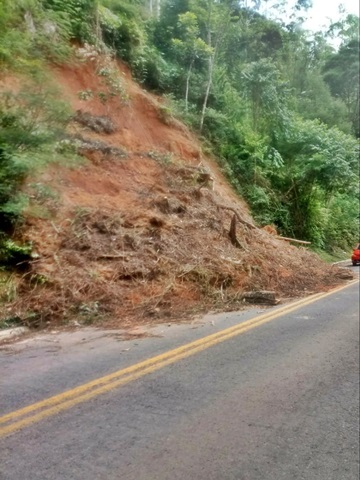 Barreira em Santa Maria de Marechal Floriano provoca perigo em via pavimentada pelo Estado