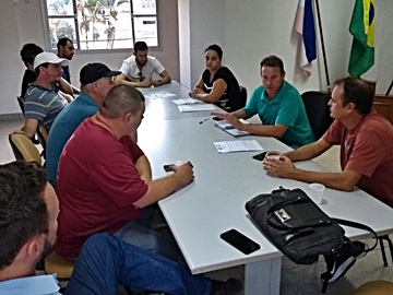Reunião para organizar competição de futebol de Marechal Floriano e Domingos Martins 