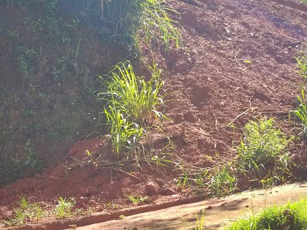 Rua da sede de Marechal Floriano enlameada pela forte chuva de ontem 14 03
