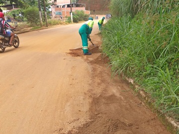 Ruas do Bairro Santa Rita em Marechal Floriano recebe limpeza