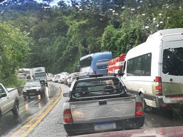 Acidente na BR 262 provoca ferimentos na divisa de Domingos Martins com Marechal Floriano