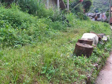 Antiga linha férrea em Marechal Floriano terá capim cortado após recuperação de muro