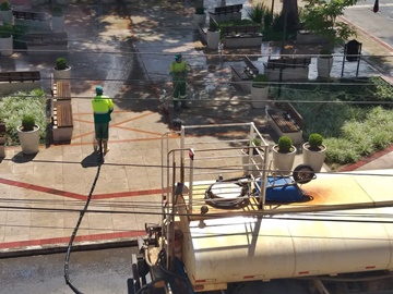 Jatos de água com cloro são usados para combater sujeiras e prevenir doenças em Marechal Floriano