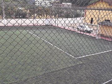 Meninos do projeto Campeões de Futuro vão jogar no campo de grama sintética