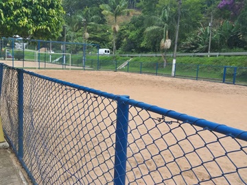 Pedido para não jogar bola nos campos de areia não é obedecido em Marechal Floriano