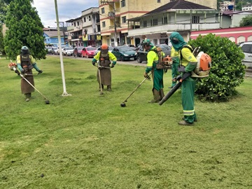 Prefeitura cumpre promessa e rebaixa gramado em Marechal Floriano