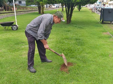 Prefeitura mantém limpos os terrenos da ferrovia em Marechal Floriano