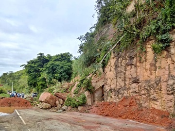 Rodovia que liga Venda Nova a Castelo tem dois pontos de interdição