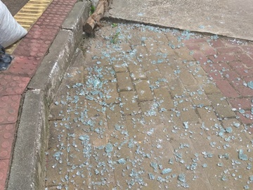 Vidro de loja se estraçalha e assusta comerciante em Marechal Floriano