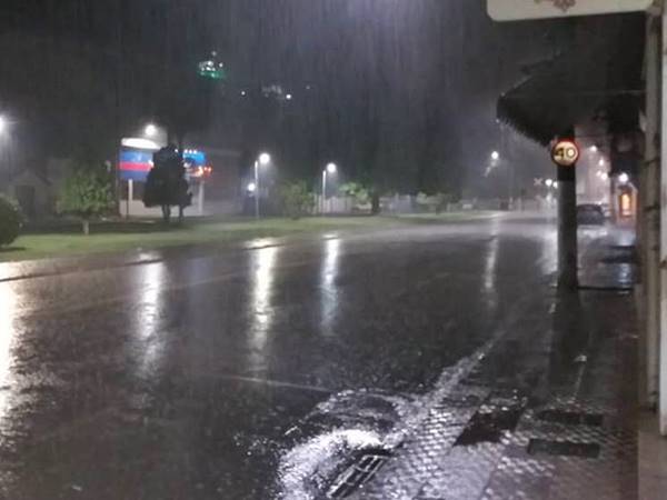 Chuva forte na noite de ontem 11 e previsao de mais agua para esse domingo 12 02