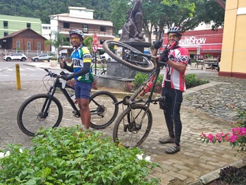 Ciclistas de Guarapari pedalam 150 quilômetros nesta quinta feira 09