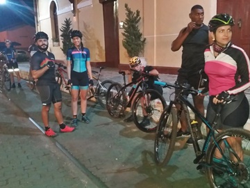 Ciclistas de Marechal Floriano se reúnem e pedalam à noite