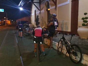 Ciclistas de Marechal Floriano se reúnem e pedalam à noite 2
