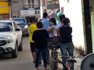 Filas extensas em Marechal Floriano para receber o valor do auxílio emergencial 2