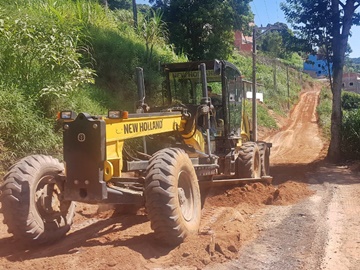 Limpeza e tapagem de buracos em um bairro importante da sede de Marechal Floriano 2