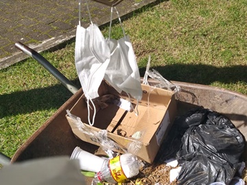 Máscaras faciais descartadas incorretamente em Marechal Floriano 2