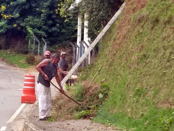 Matagais cortados e piso de rua lavado no Bairro Santa Rita em Marechal Floriano 3