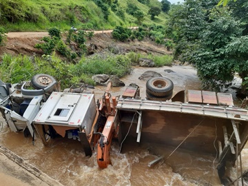 Motorista de caminhão de empresa de eletricidade morre em acidente em Castelo