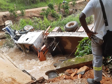 Motorista de caminhão de empresa de eletricidade morre em acidente em Castelo 2