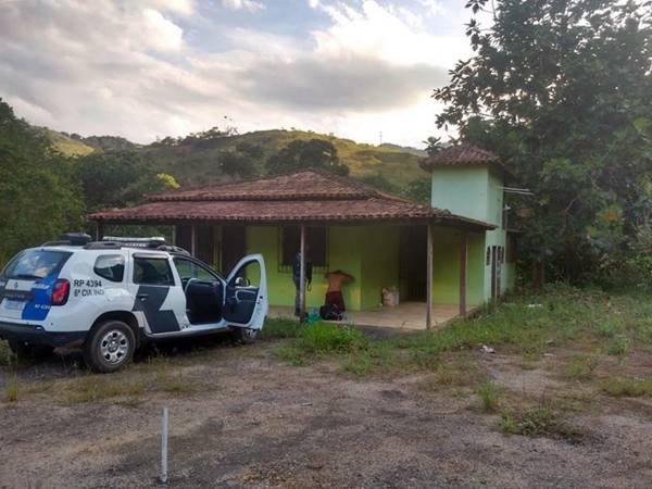 Andarilho e assassinado a golpe de faca na Regiao Serrana 03