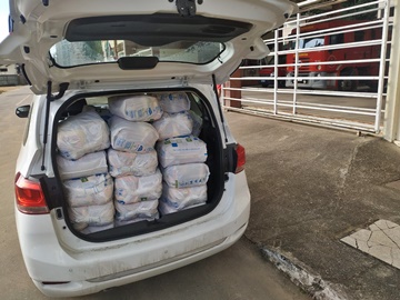 Bombeiros iniciam em Marechal Floriano a entrega de cestas básicas doadas por comerciante